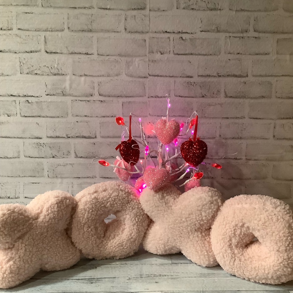SHABBY CHIC 27in Xoxo Sherpa Plush Decoration